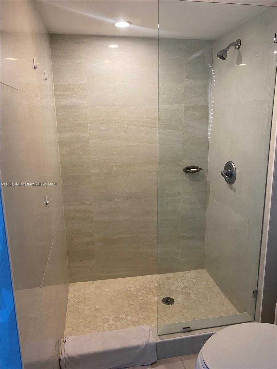 Small Image of 3101 NORTH COUNTRY CLUB DR #801, Aventura Number 6