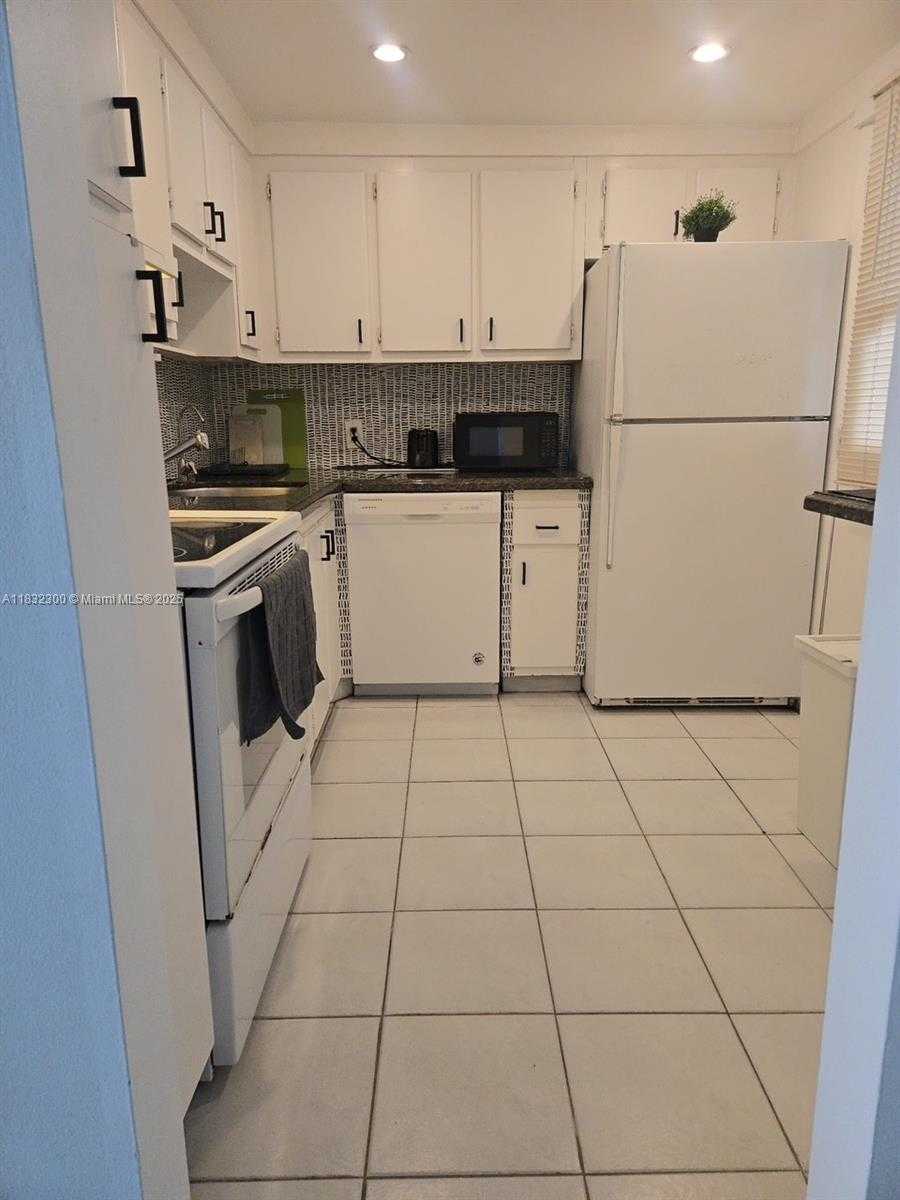 Small Image of 3101 NORTH COUNTRY CLUB DR #801, Aventura Number 7
