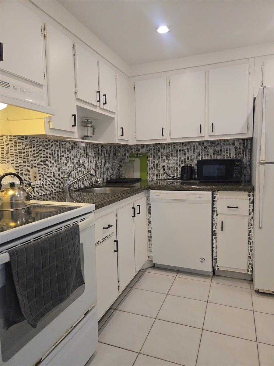 Small Image of 3101 NORTH COUNTRY CLUB DR #801, Aventura Number 8