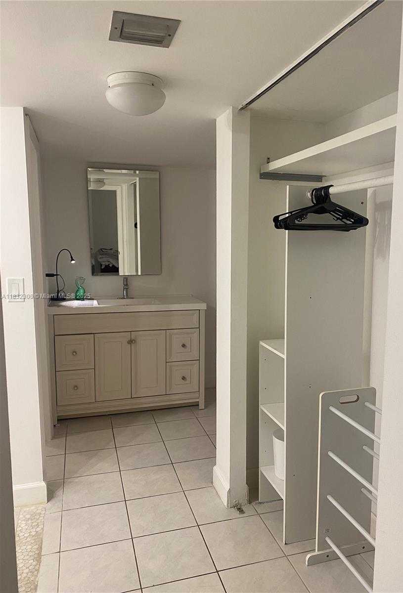 Small Image of 3101 NORTH COUNTRY CLUB DR #801, Aventura Number 9