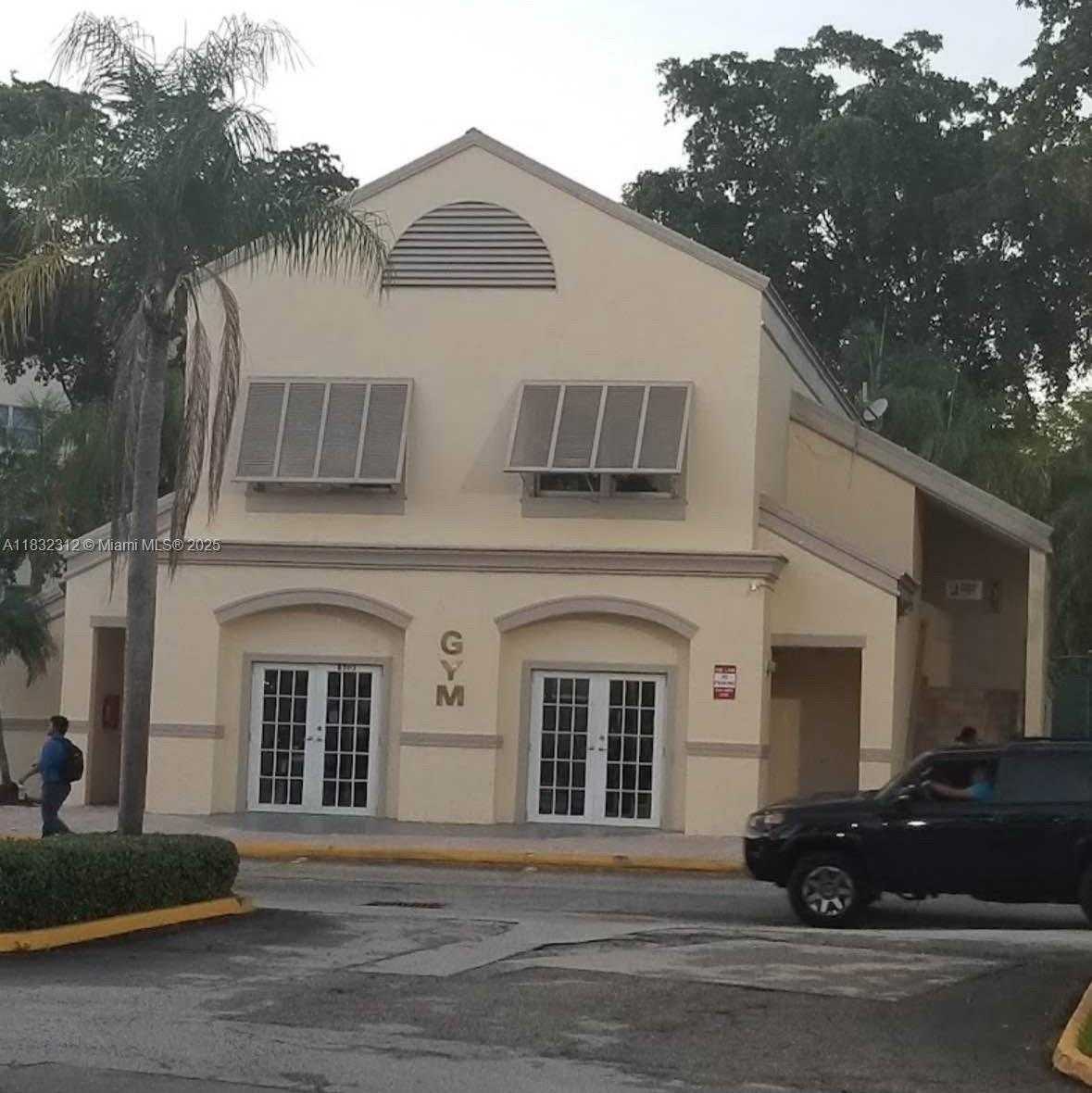 Small Image of 8290 LAKE DR #538, Doral Number 14