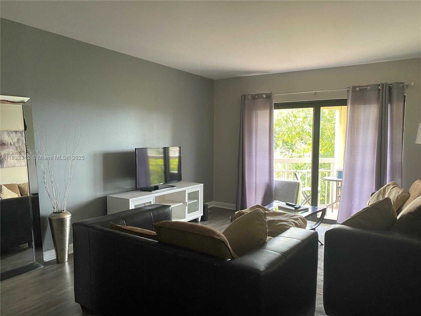 Small Image of 8290 LAKE DR #538, Doral Number 2