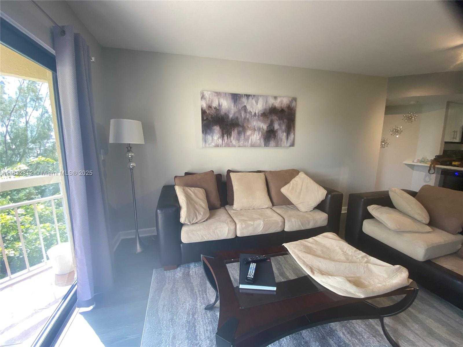 Small Image of 8290 LAKE DR #538, Doral Number 3