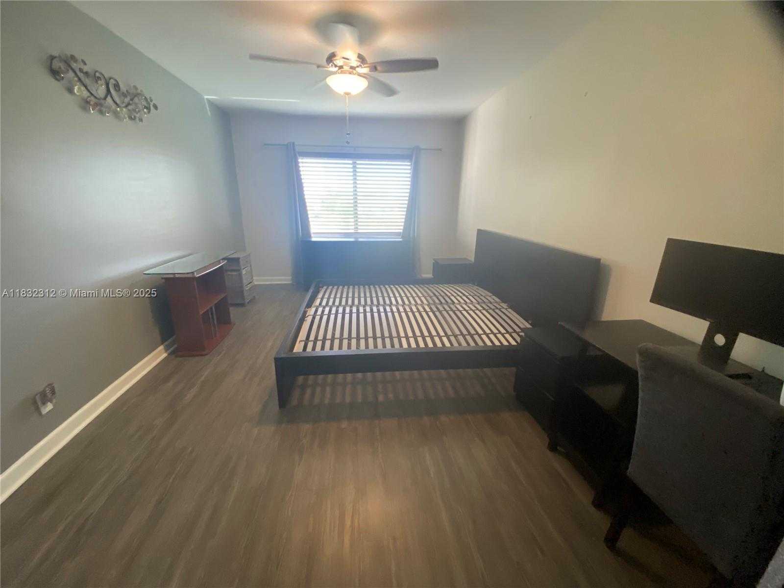 Small Image of 8290 LAKE DR #538, Doral Number 8