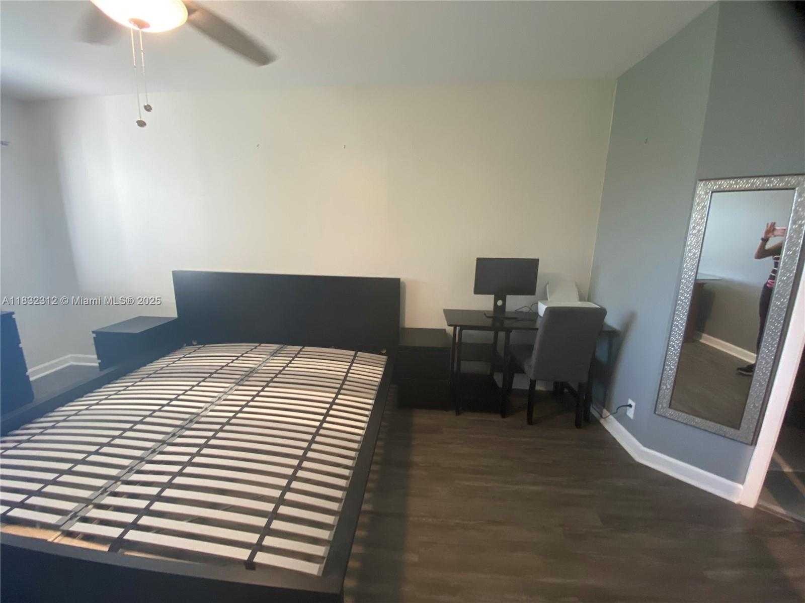 Small Image of 8290 LAKE DR #538, Doral Number 9