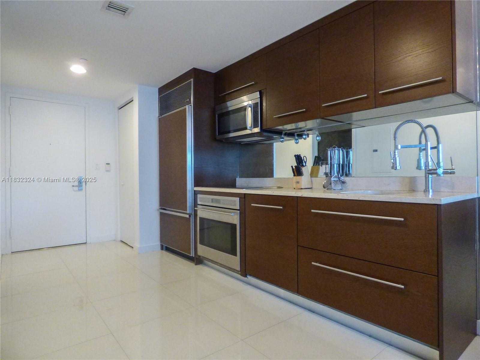 Small Image of 495 BRICKELL AVE #3708, Miami Number 4