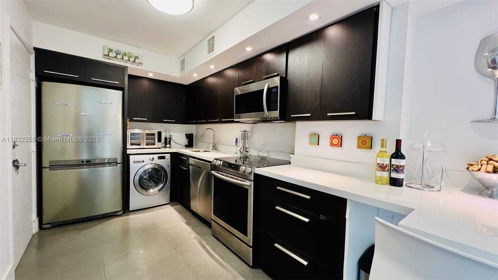 Small Image of 6770 INDIAN CREEK DR #PHH, Miami Beach Number 5