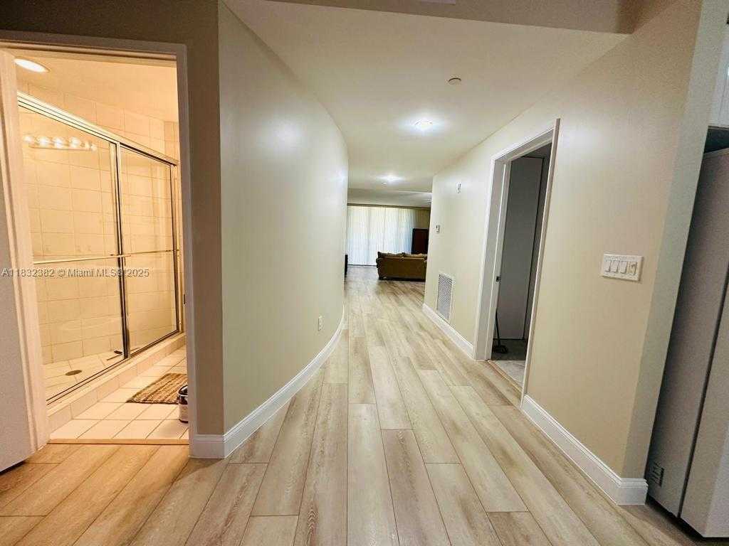 Small Image of 717 CRANDON BLVD #408, Key Biscayne Number 2