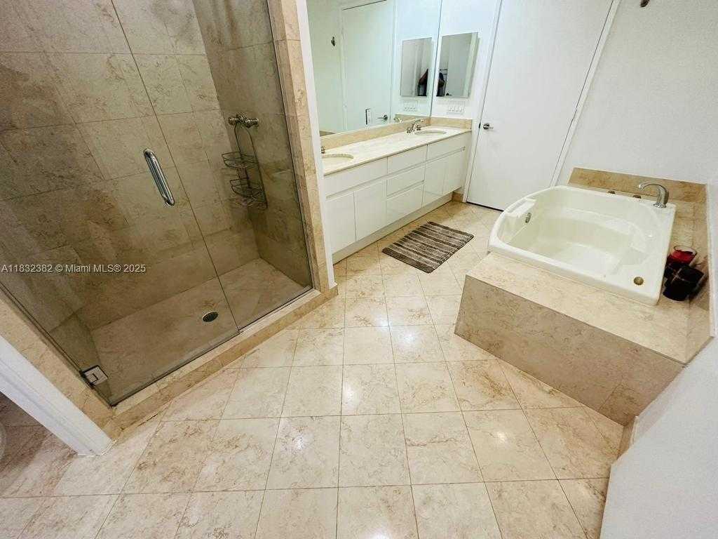 Small Image of 717 CRANDON BLVD #408, Key Biscayne Number 3