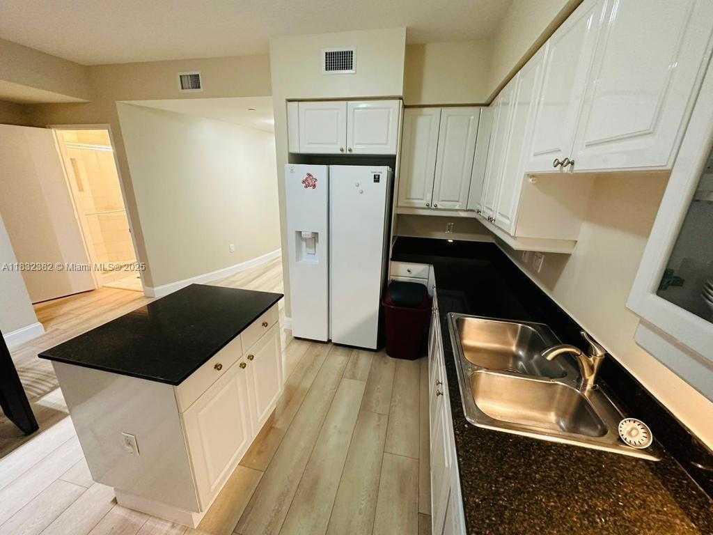 Small Image of 717 CRANDON BLVD #408, Key Biscayne Number 5