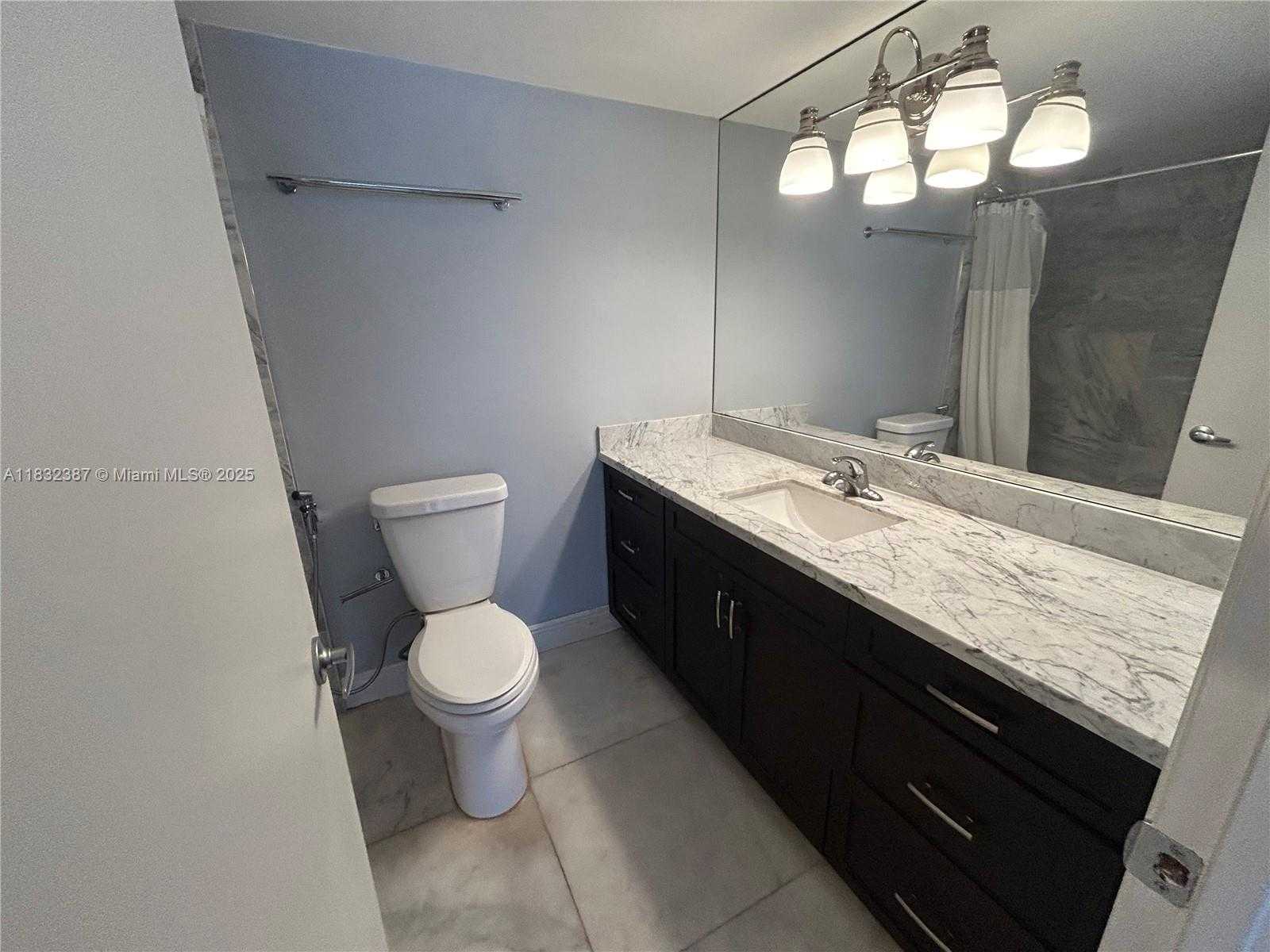 Small Image of 18031 BISCAYNE BLVD #904, Aventura Number 11