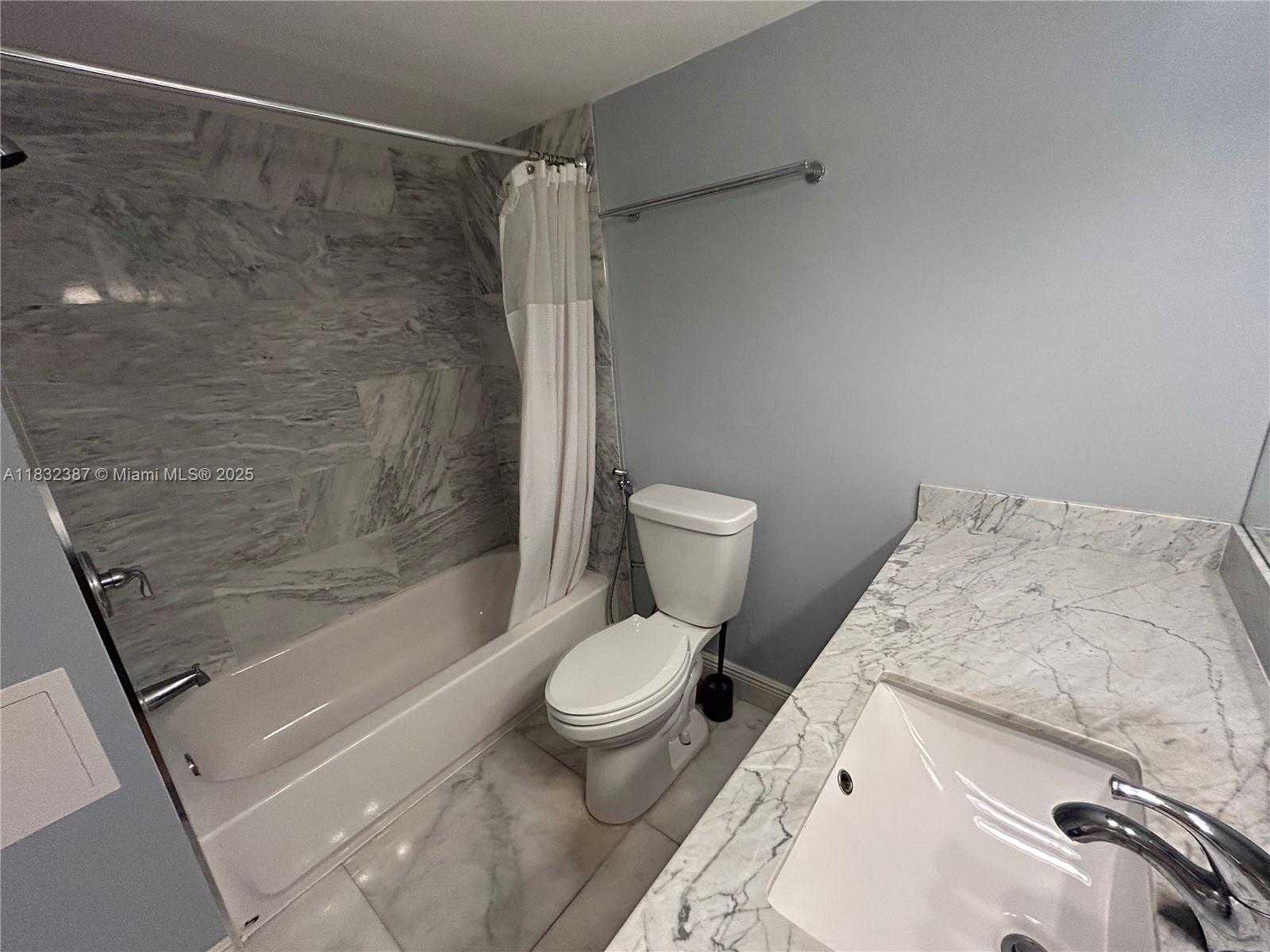 Small Image of 18031 BISCAYNE BLVD #904, Aventura Number 12
