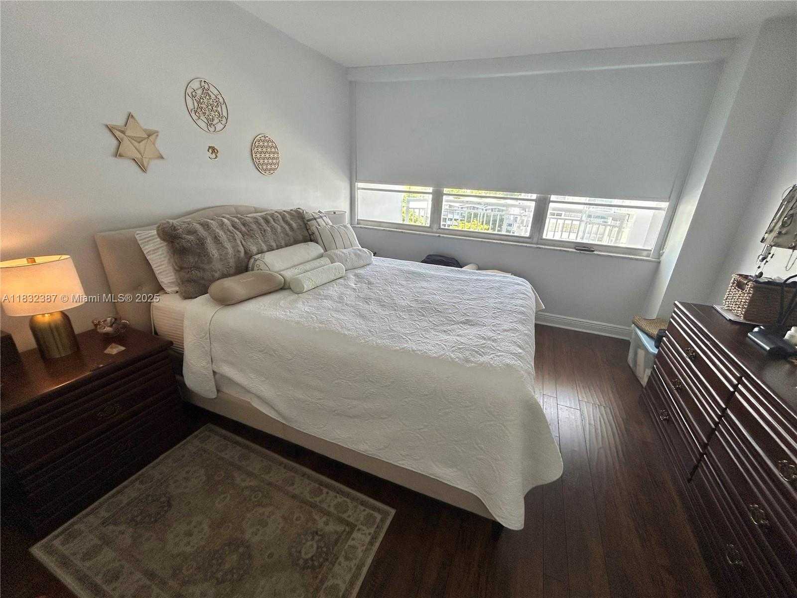 Small Image of 18031 BISCAYNE BLVD #904, Aventura Number 16