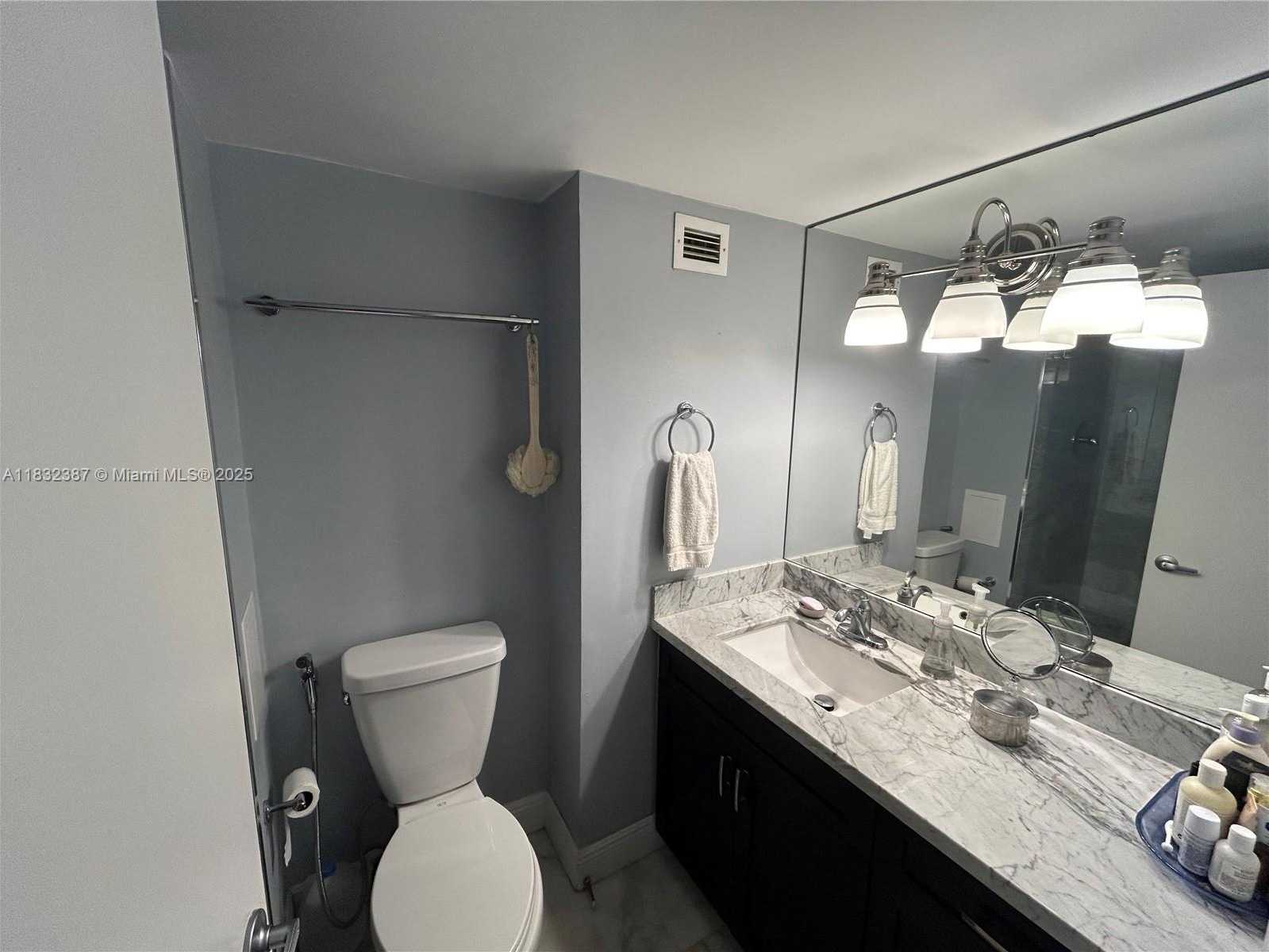 Small Image of 18031 BISCAYNE BLVD #904, Aventura Number 17