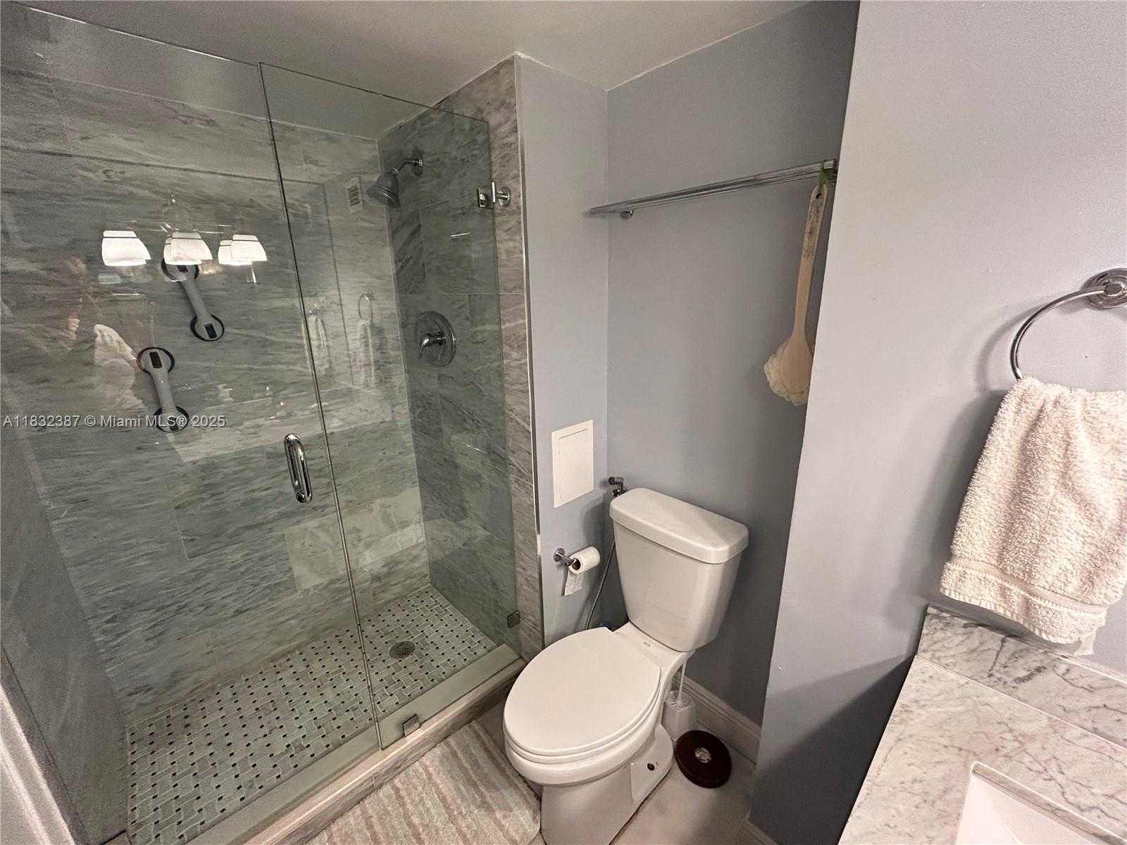 Small Image of 18031 BISCAYNE BLVD #904, Aventura Number 18
