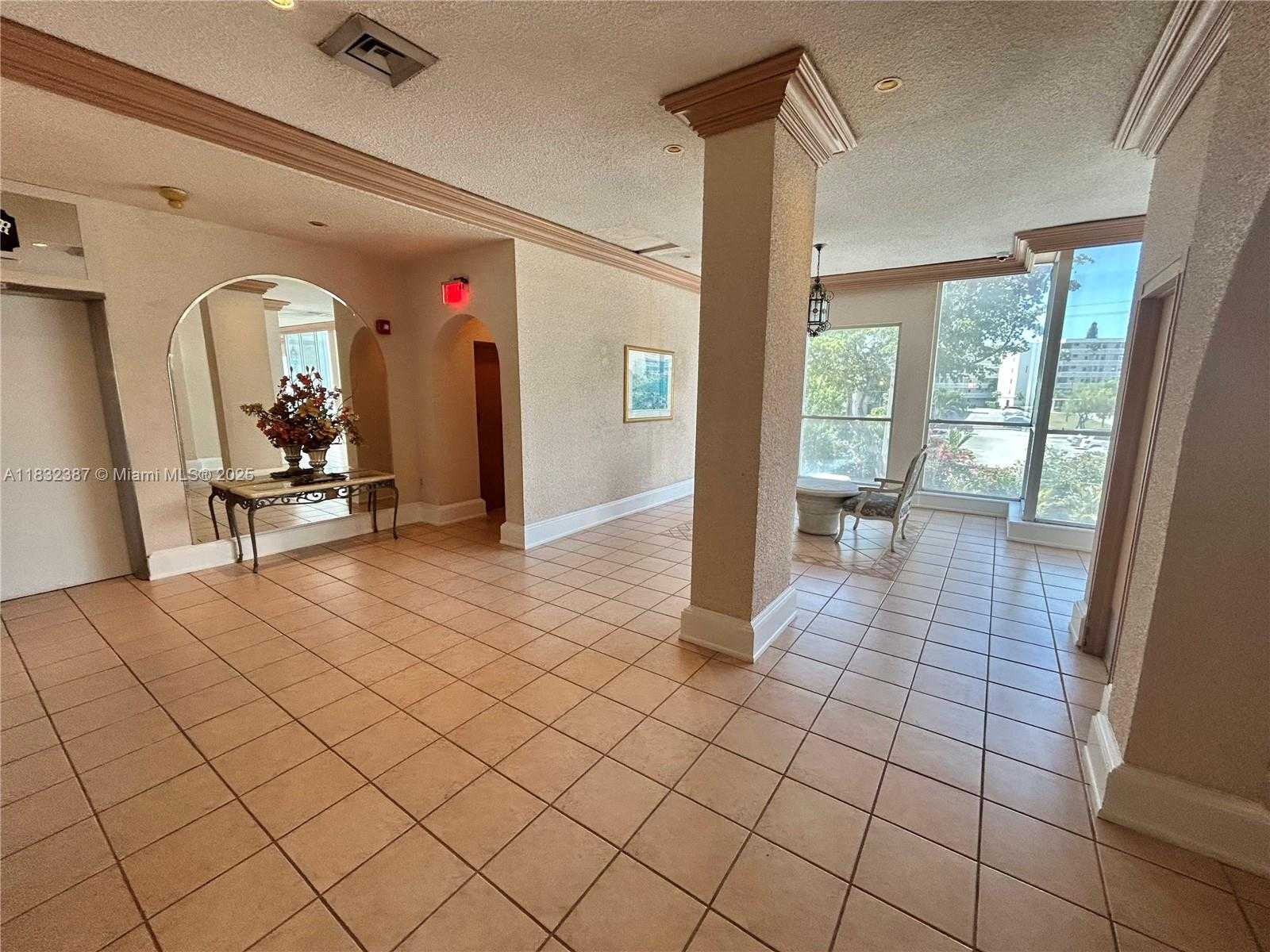 Small Image of 18031 BISCAYNE BLVD #904, Aventura Number 22
