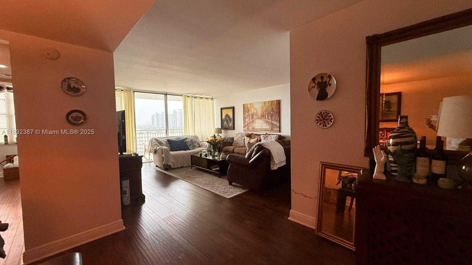 Small Image of 18031 BISCAYNE BLVD #904, Aventura Number 4
