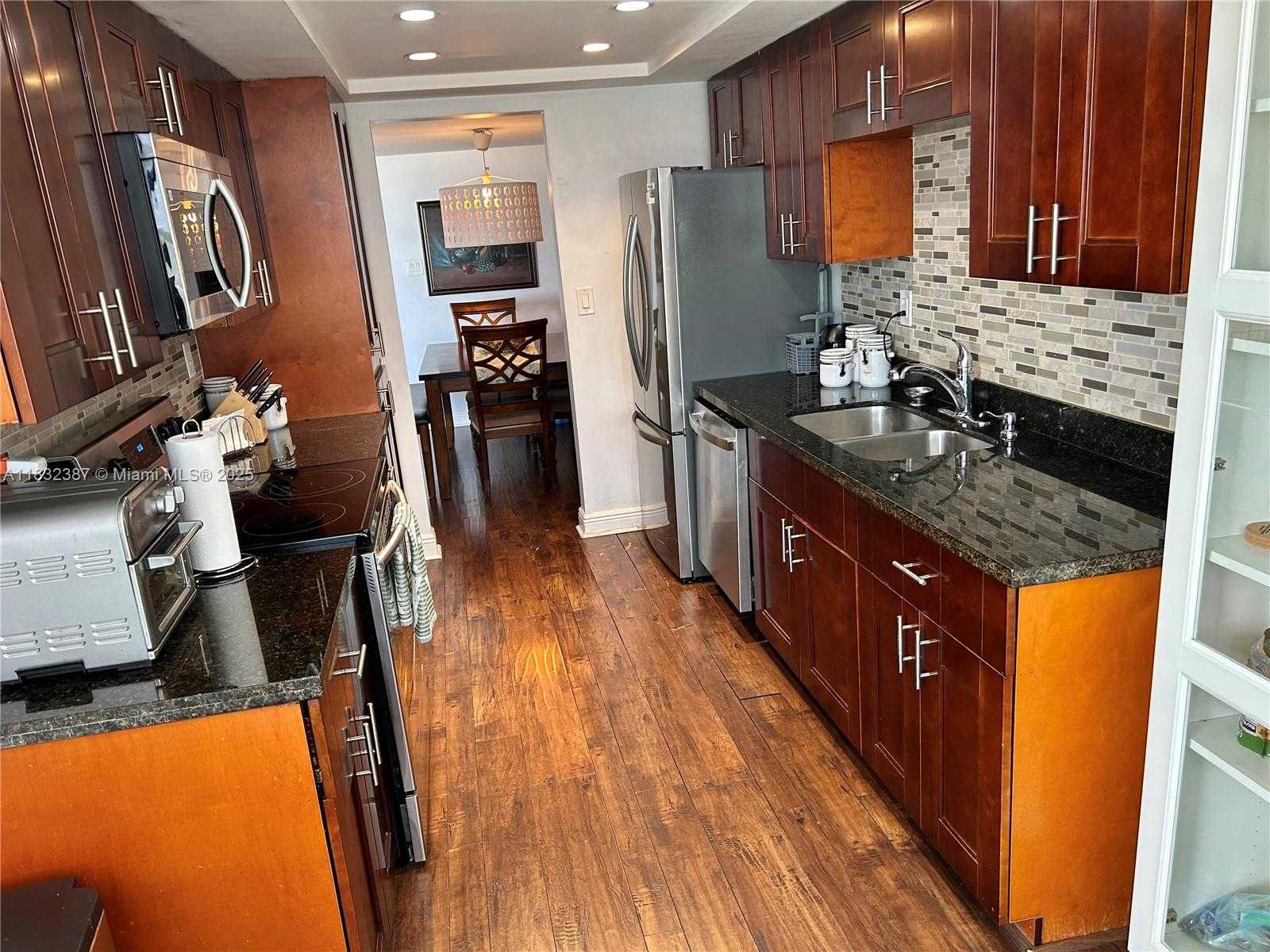 Small Image of 18031 BISCAYNE BLVD #904, Aventura Number 8