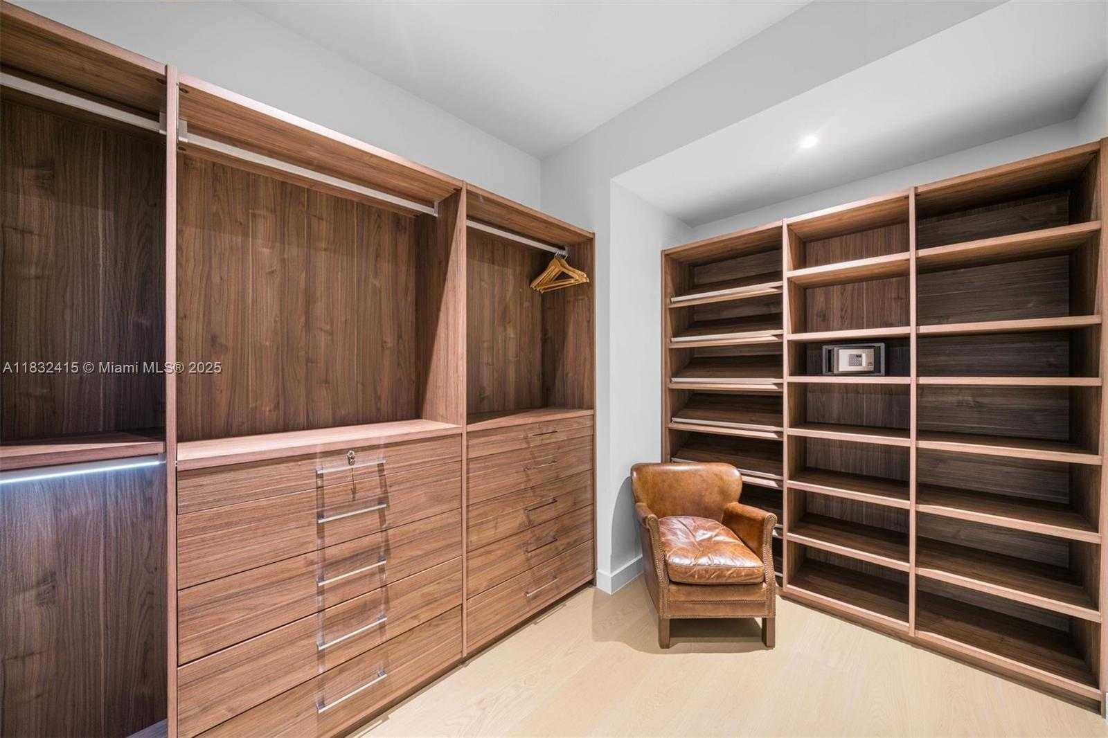 Small Image of 4701 NORTH MERIDIAN AVE #LPH21, Miami Beach Number 14