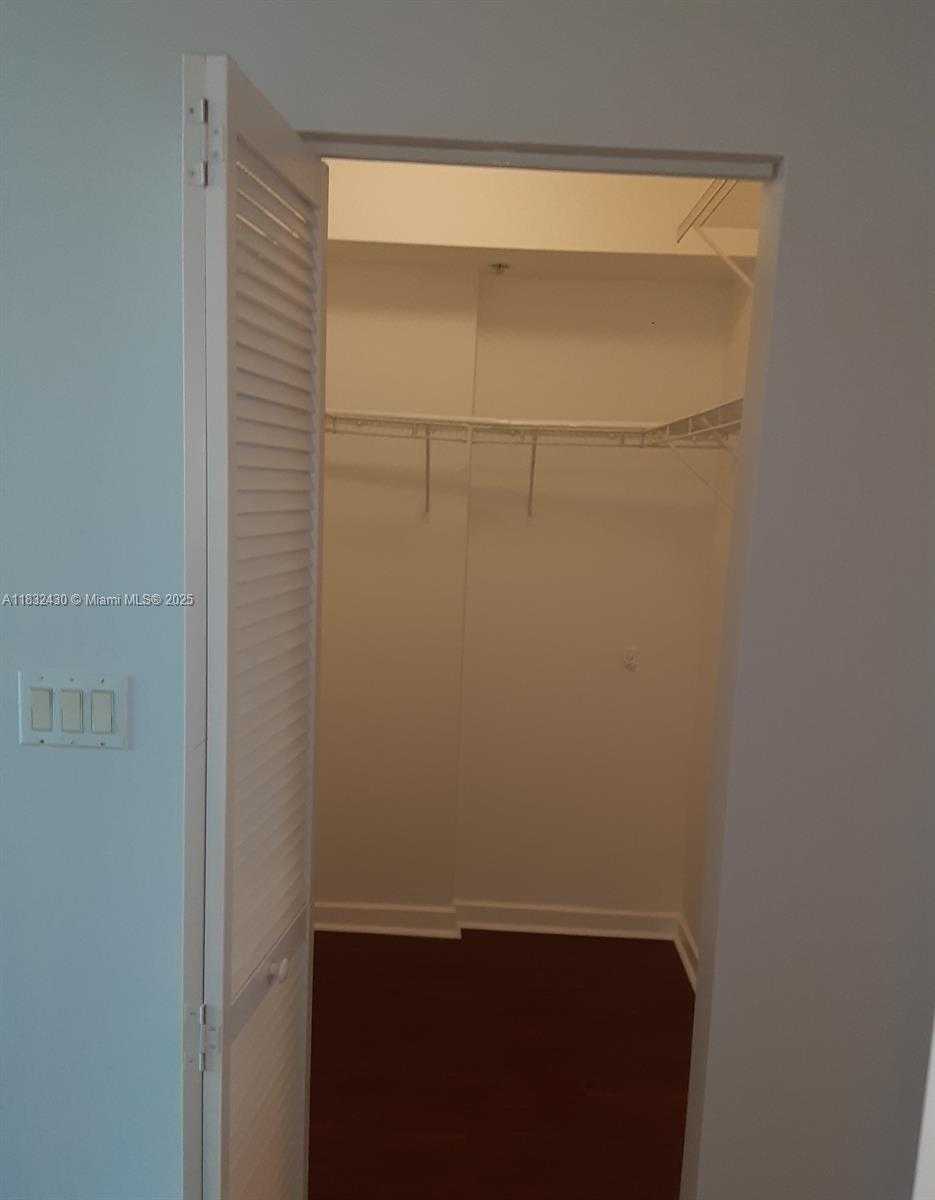 Small Image of 335 SOUTH BISCAYNE BLVD #505, Miami Number 13