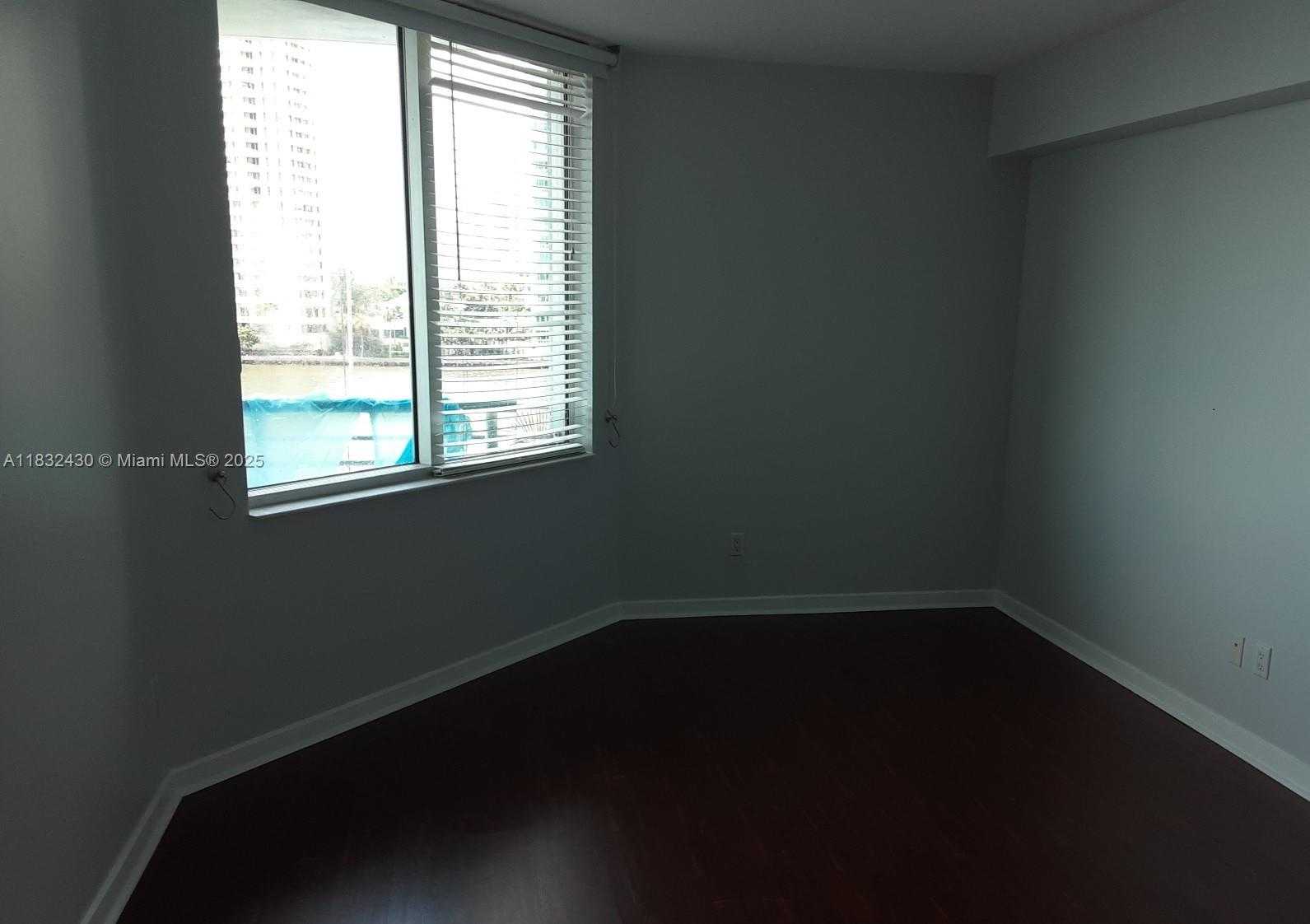 Small Image of 335 SOUTH BISCAYNE BLVD #505, Miami Number 14