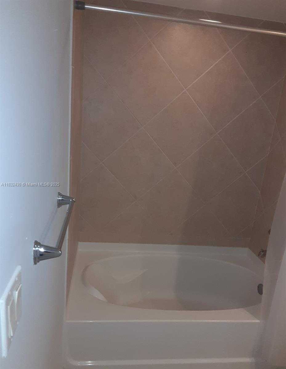 Small Image of 335 SOUTH BISCAYNE BLVD #505, Miami Number 16