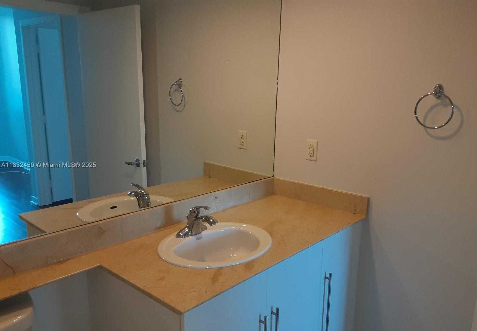 Small Image of 335 SOUTH BISCAYNE BLVD #505, Miami Number 17