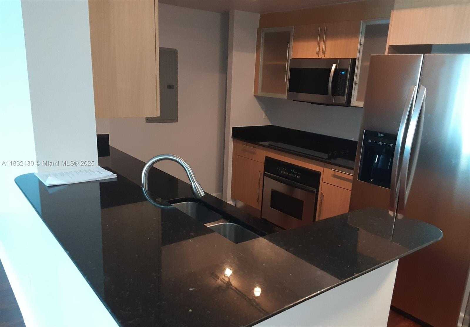 Small Image of 335 SOUTH BISCAYNE BLVD #505, Miami Number 19