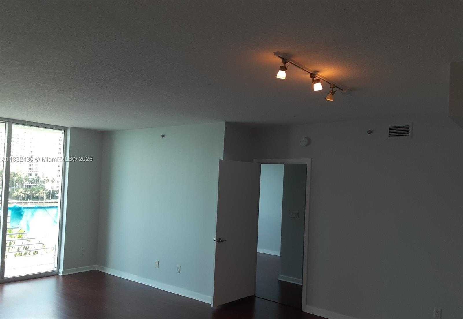 Small Image of 335 SOUTH BISCAYNE BLVD #505, Miami Number 20