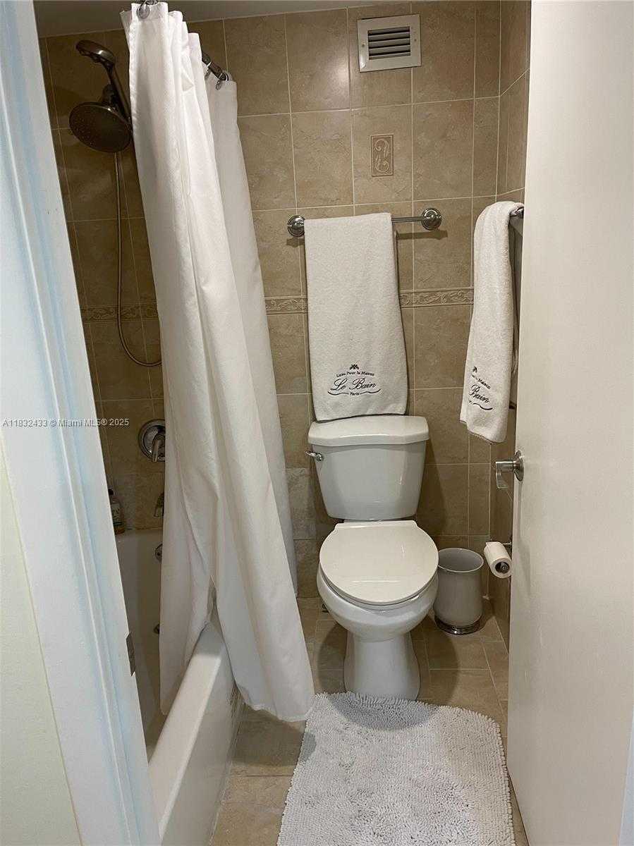 Small Image of 6039 COLLINS AVE #823, Miami Beach Number 10