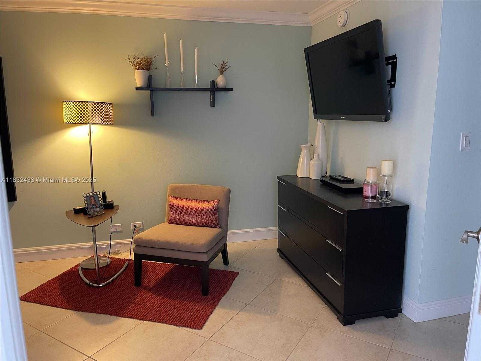 Small Image of 6039 COLLINS AVE #823, Miami Beach Number 12