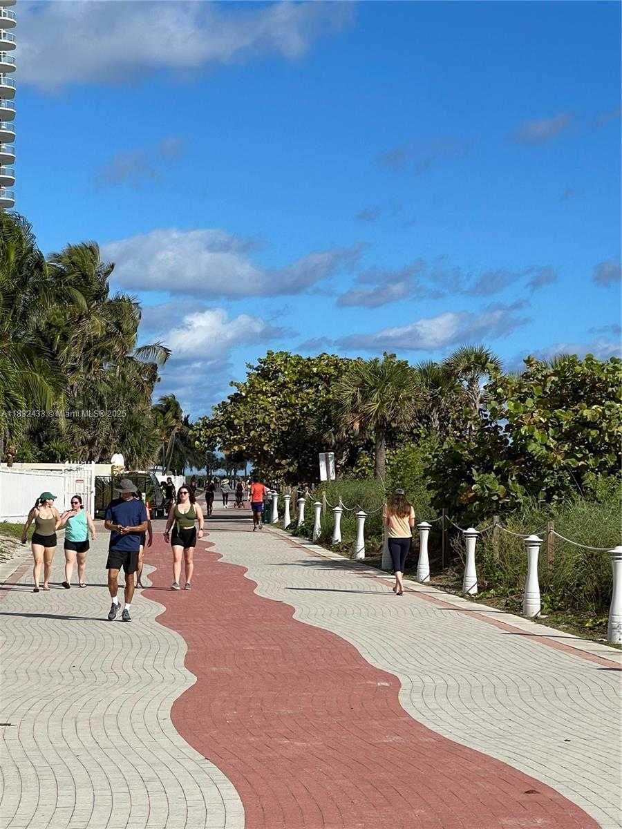 Small Image of 6039 COLLINS AVE #823, Miami Beach Number 14