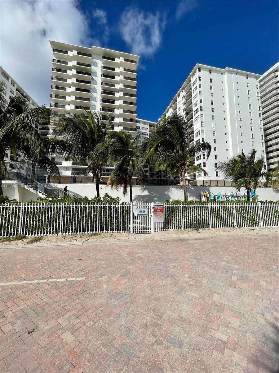 Small Image of 6039 COLLINS AVE #823, Miami Beach Number 15