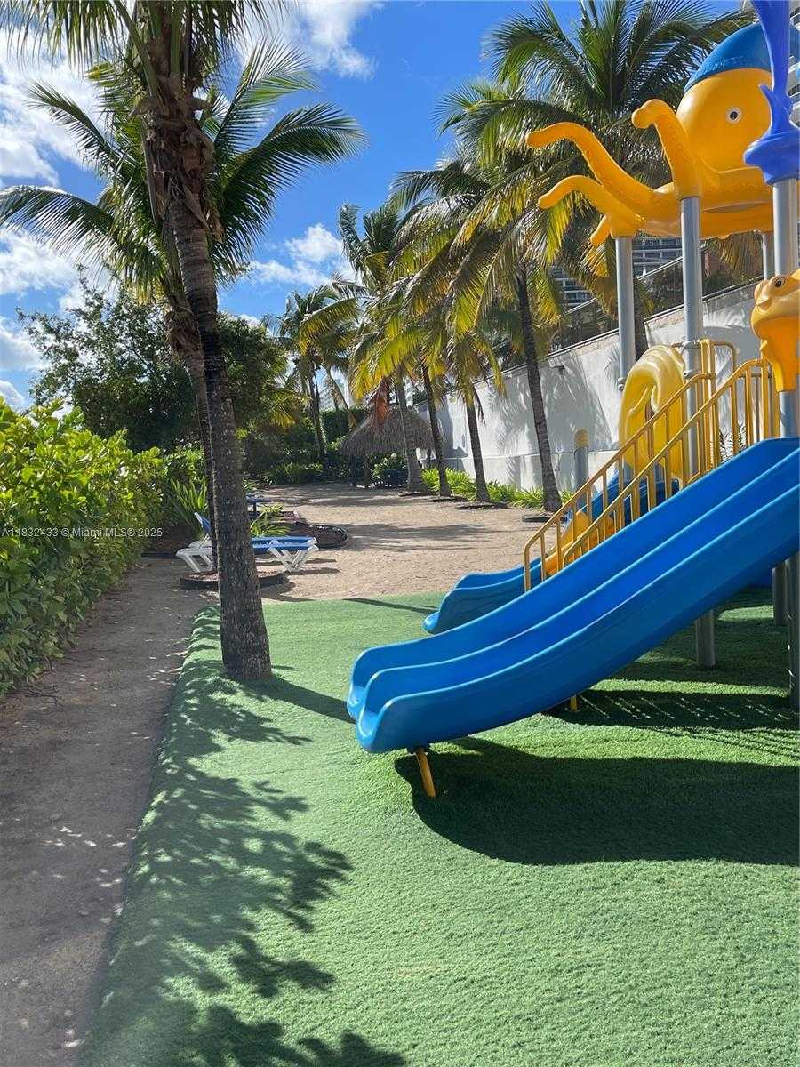 Small Image of 6039 COLLINS AVE #823, Miami Beach Number 16