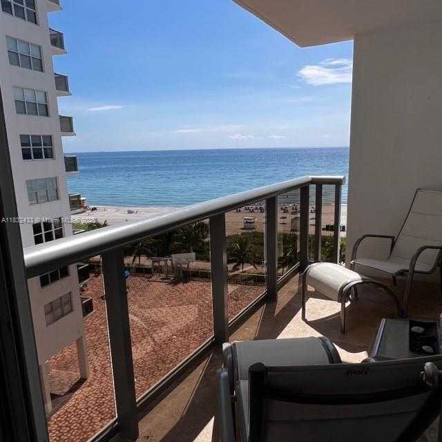 Small Image of 6039 COLLINS AVE #823, Miami Beach Number 2