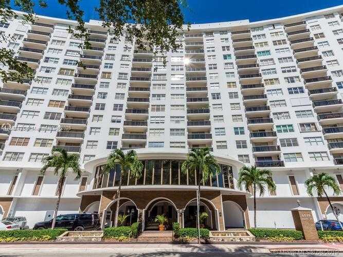 Small Image of 6039 COLLINS AVE #823, Miami Beach Number 21