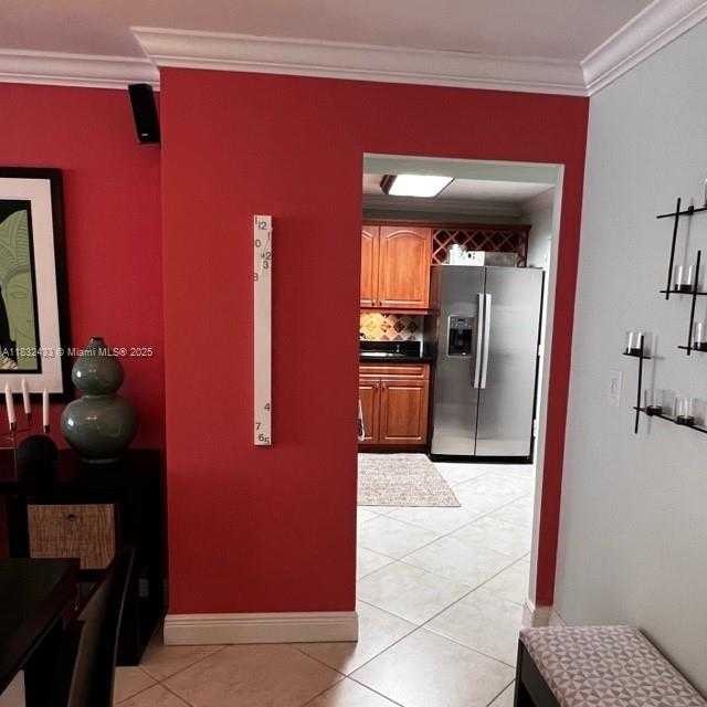 Small Image of 6039 COLLINS AVE #823, Miami Beach Number 4