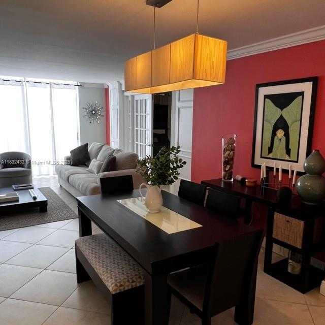 Small Image of 6039 COLLINS AVE #823, Miami Beach Number 5
