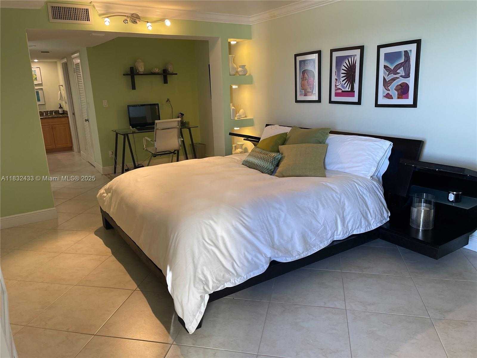 Small Image of 6039 COLLINS AVE #823, Miami Beach Number 7