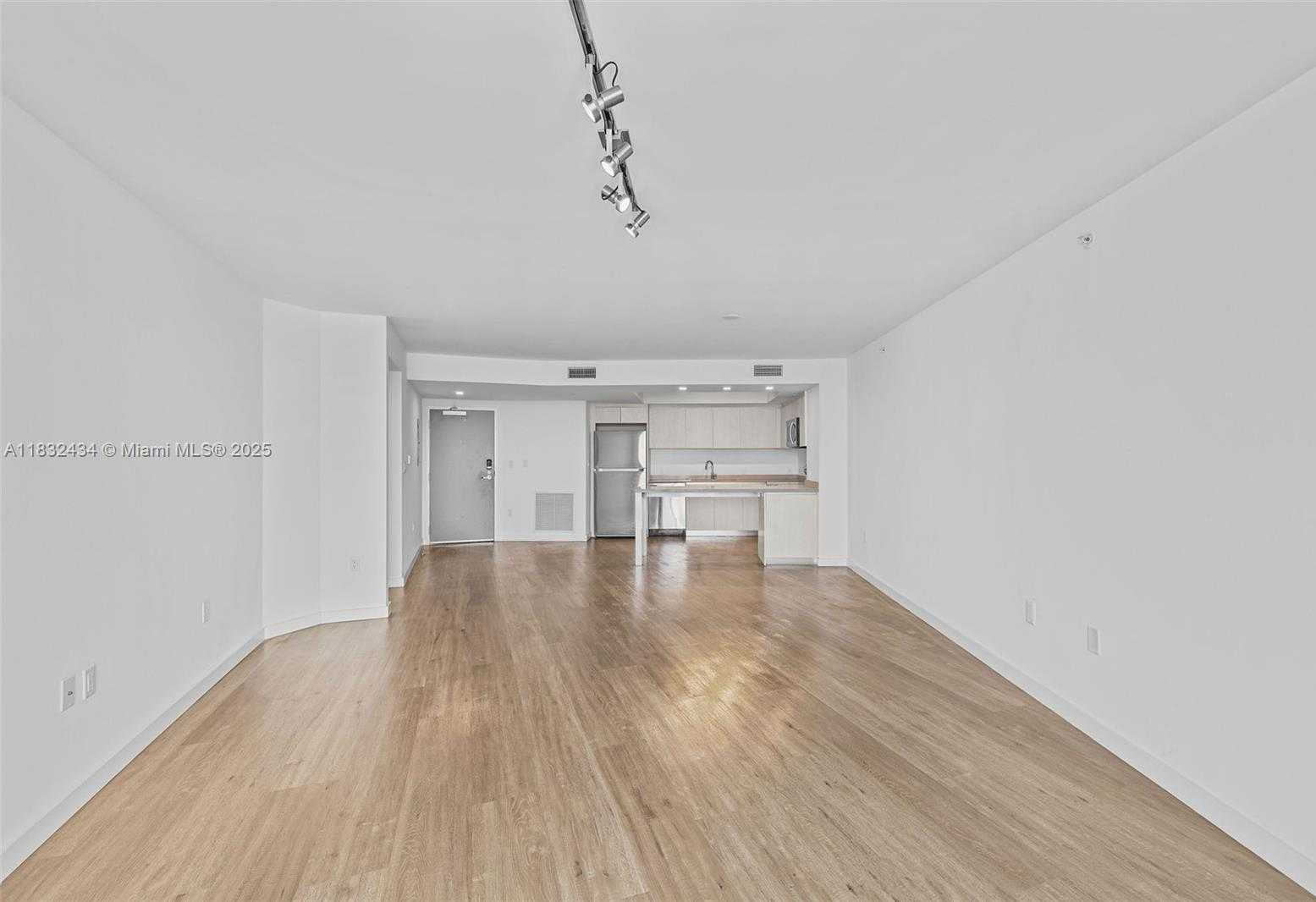 Small Image of 1500 BAY RD #M-0823, Miami Beach Number 14