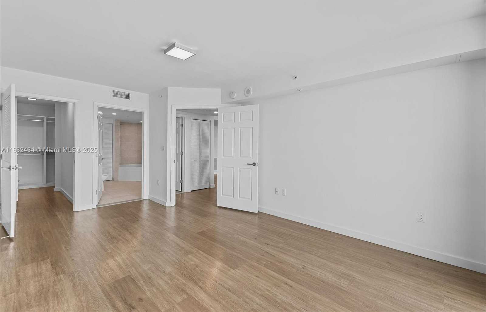 Small Image of 1500 BAY RD #M-0823, Miami Beach Number 17