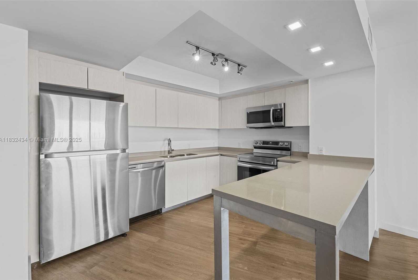 Small Image of 1500 BAY RD #M-0823, Miami Beach Number 2