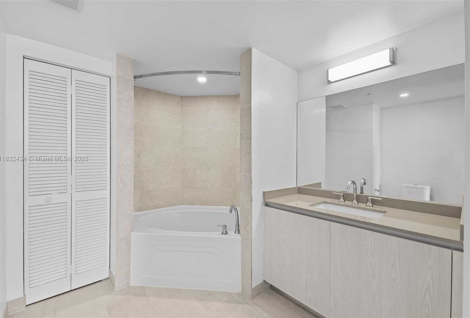 Small Image of 1500 BAY RD #M-0823, Miami Beach Number 21