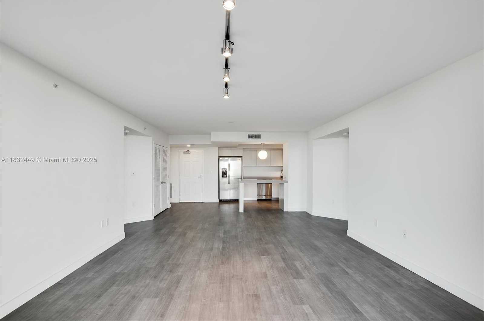 Small Image of 1500 BAY RD #M-0414, Miami Beach Number 10