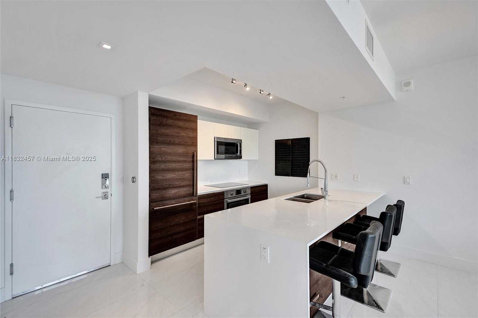 Small Image of 301 ALTARA AVE #729, Coral Gables Number 3
