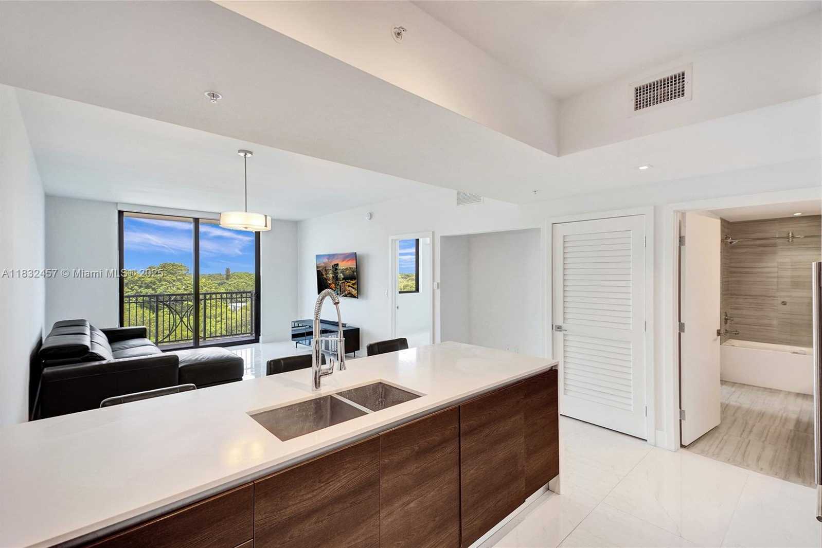 Small Image of 301 ALTARA AVE #729, Coral Gables Number 7