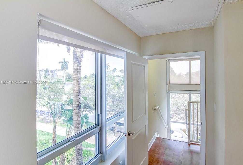 Small Image of 1500 BAY RD #T-1414, Miami Beach Number 14