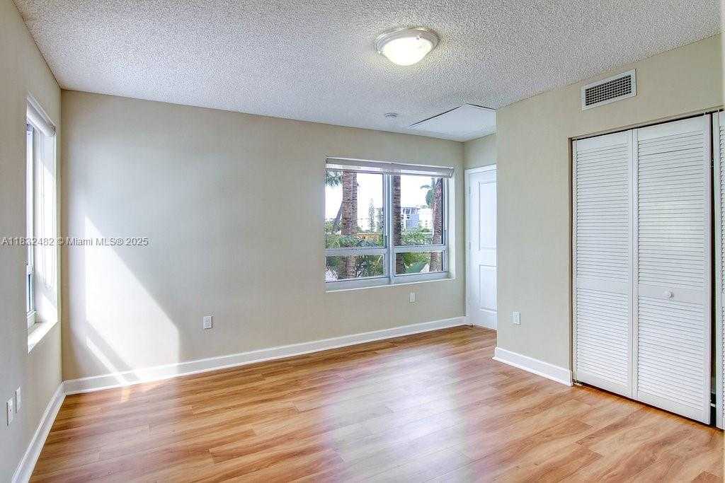 Small Image of 1500 BAY RD #T-1414, Miami Beach Number 15