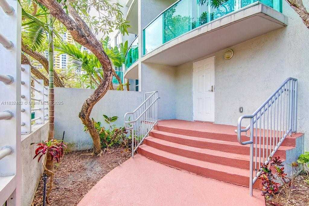 Small Image of 1500 BAY RD #T-1414, Miami Beach Number 5