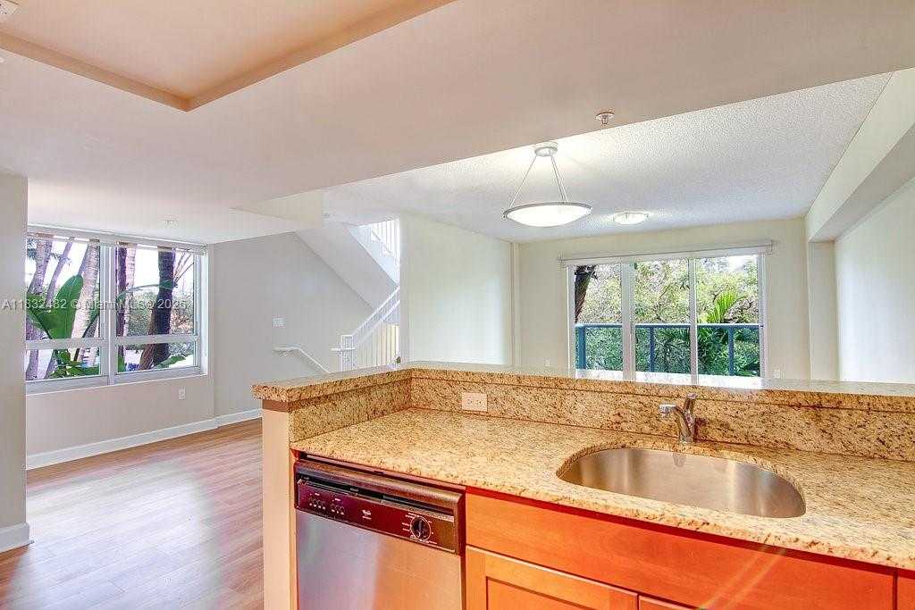 Small Image of 1500 BAY RD #T-1414, Miami Beach Number 7